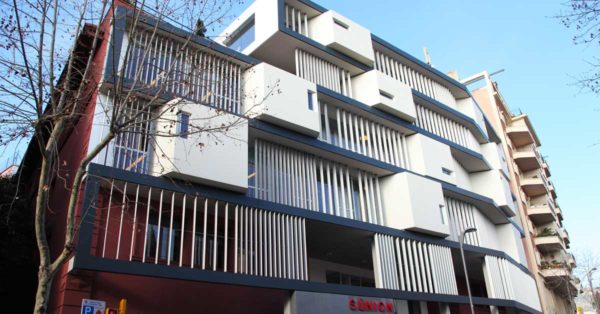 Cerramientos Interiores Y Exteriores Para Centro Educativa En Barcelona