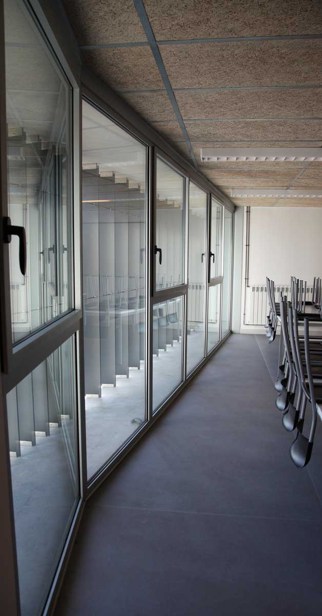 Tancaments Interiors I Exteriors Per A Centre Educatiu A Barcelona