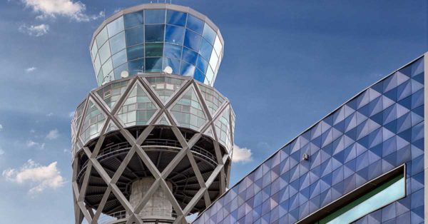 Revestiment I Treballs En Alçada En Torre De Control Aeroport Bogotá