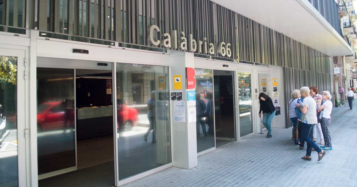 Cerramientos Exteriores Del Nuevo Equipamiento Social En Barcelona