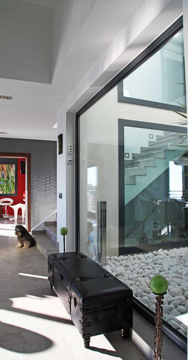 Tancaments D'alumini I Vidre En Habitatge Unifamiliar Residencial