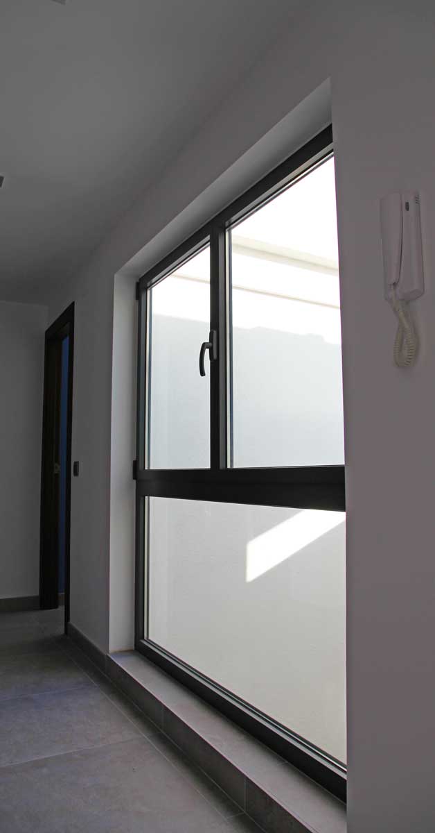 Tancaments D'alumini I Vidre En Habitatge Unifamiliar Residencial