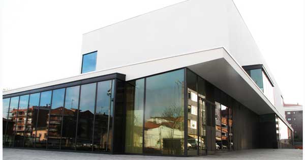 Steel Profile Enclosures And Curtain Walls For The Public Facility