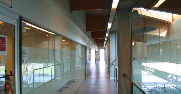Arquitectura En Alumini I Vidre Del Centre Municipal D'esports Sot De Les Granotes