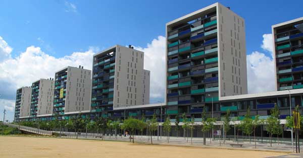 Interior And Exterior Enclosures And Glazing Works In 10 Blocks Of Apartments In Viladecans