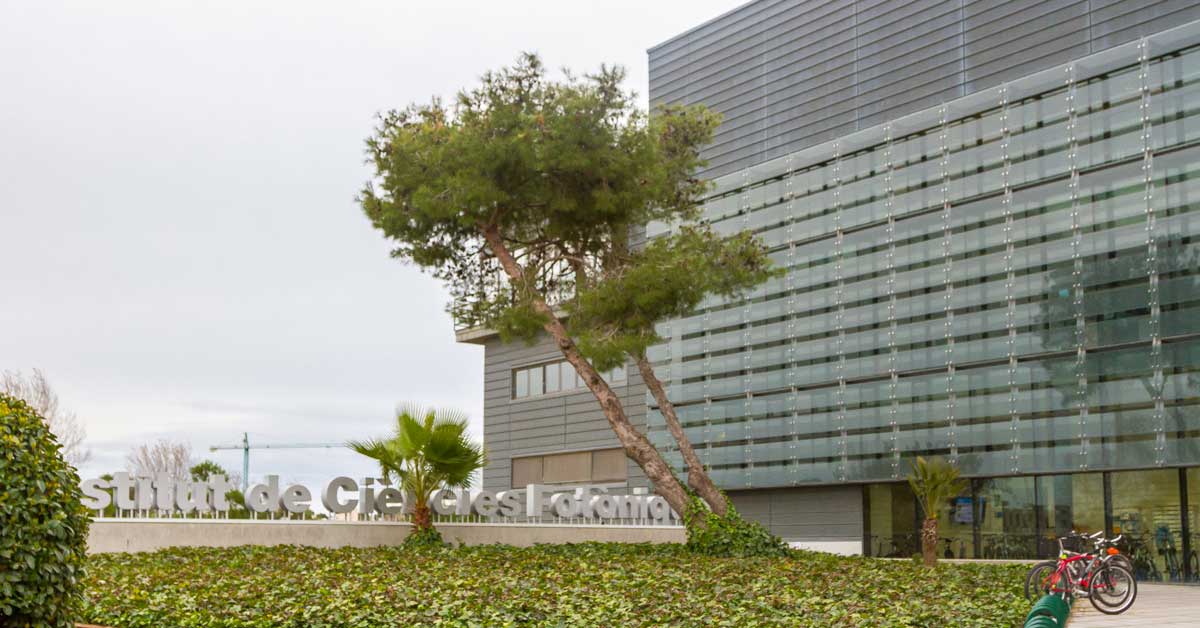 Tancaments I Passarel·la De L'Institut De Ciències Fotòniques Al Campus Castelldefels