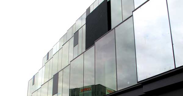 Muro Cortina Modular Combinado Con Escamas De Panel Composite.