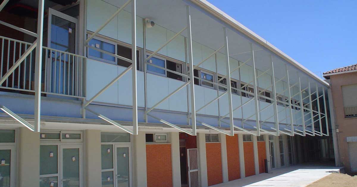 Menuiserie En Aluminium Pour La Deuxième Phase De Construction D'une école à Llinars Del Vallès