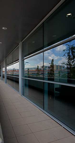 Fabricació I Instal·lació De 6 Murs Cortina I Les 500 Finestres del Nou Hospital General