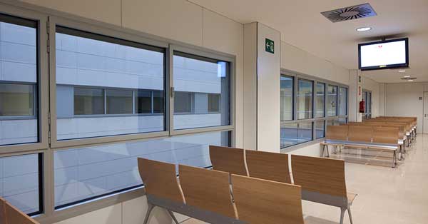 Fabricació I Instal·lació De 6 Murs Cortina I Les 500 Finestres del Nou Hospital General