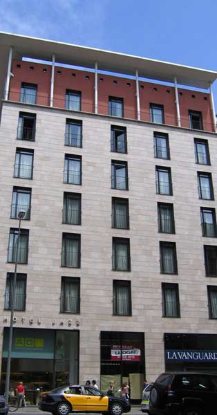 Arquitectura En Aluminio Y Vidrio En Este Nuevo Hotel Barcelonés