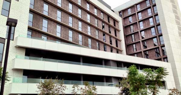 Fermetures En Aluminium Et Verre Pour Le Nouveau Bâtiment Du Groupe SB Hotels à L'Hospitalet