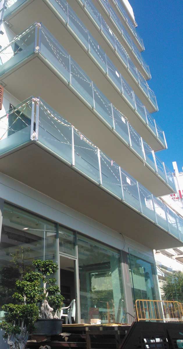 Tancaments I Façana Exterior D'aquest Establiment Hoteler Del Centre De Sitges