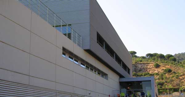 Arquitectura En Alumini Del Centre Esportiu Municipal Jordi Marí De Tiana