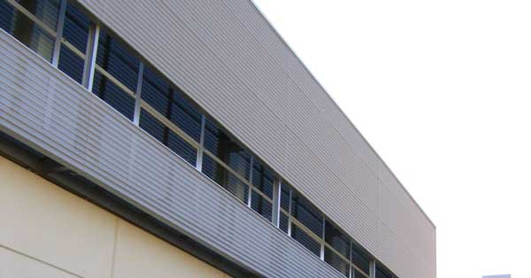 Arquitectura En Alumini Del Centre Esportiu Municipal Jordi Marí De Tiana