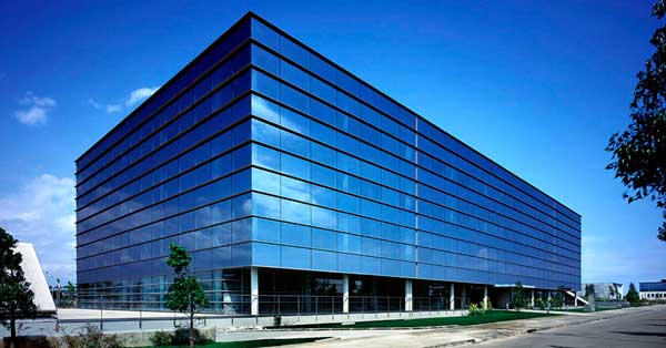 Muros Cortina Del Edificio Central Y Trabajos De Carpintería De Aluminio En Edificios De Servicios