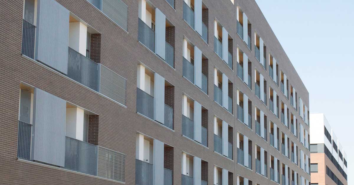 Tancaments D'alumini Per A Tres Edificis D'habitatges A Barcelona