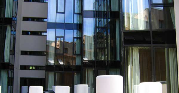 Tancaments I Façana Interior D'aquest Establiment Hoteler Del Centre De Barcelona