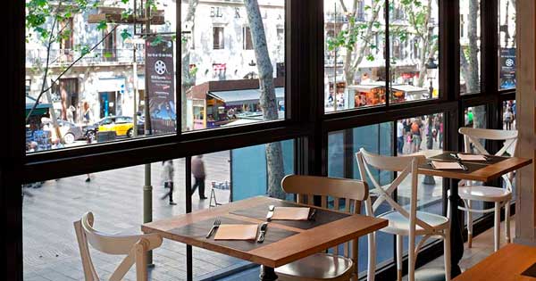 Cerramientos De Aluminio Y Trabajos En Vidrio En Céntrico Restaurante De Barcelona