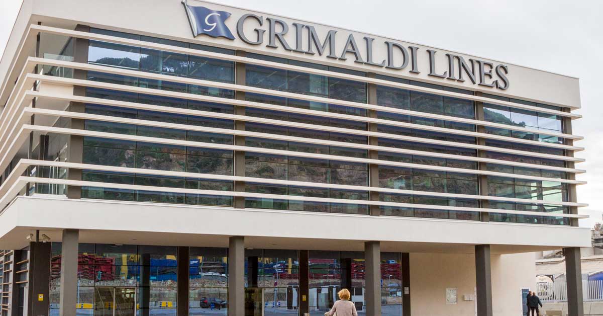 Nouveau Terminal De La Compagnie Grimaldi Dans Le Port De Barcelone