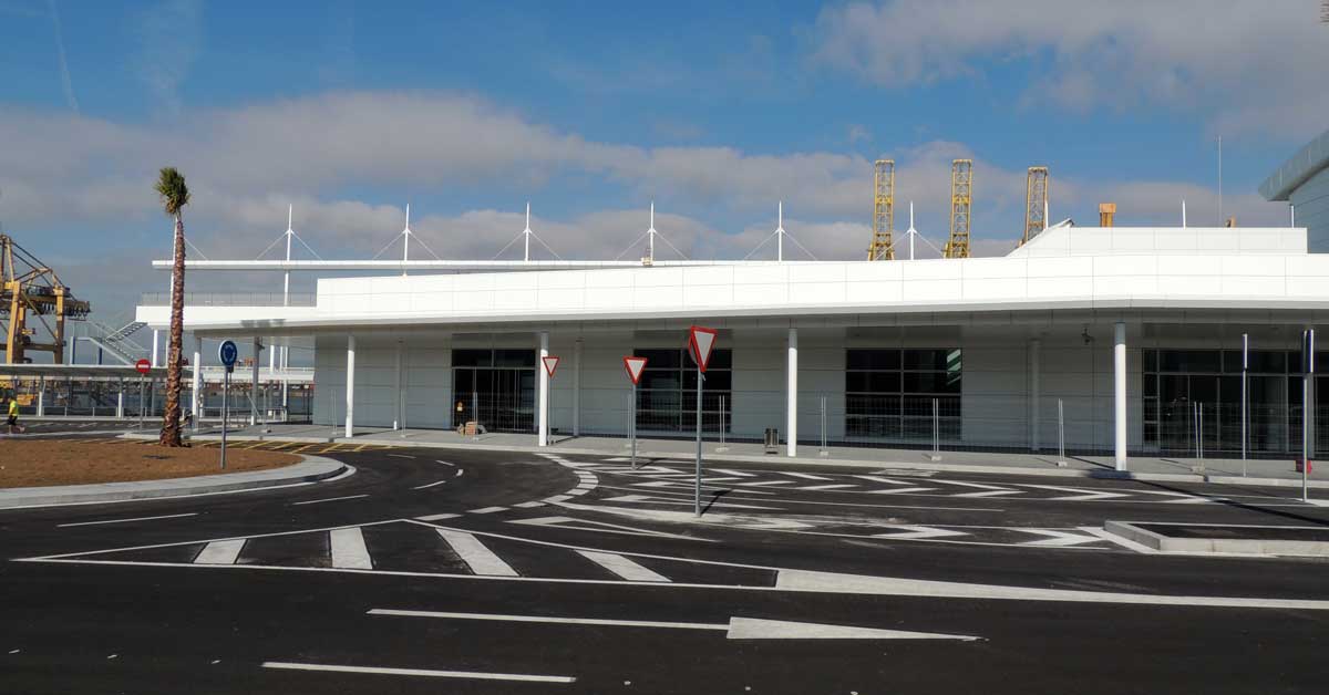 Aluminium, Verre Et Placages Pour Le Nouveau Terminal Du Port De Barcelone