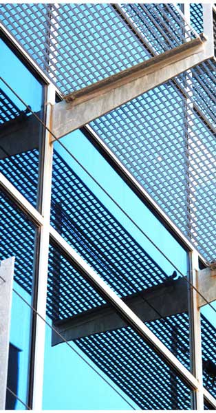 Façanes Envidriades De Perfileria Oculta Amb Control Solar Integrat En Edifici De Dos Cossos
