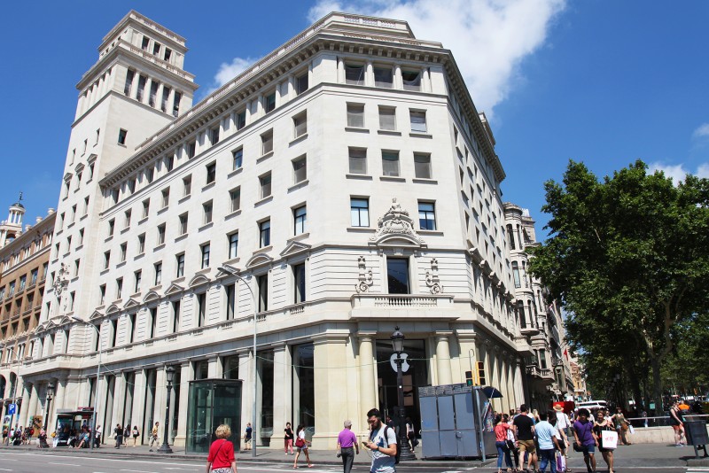 GARCIA FAURA Remodela L’antic Edifici Banesto De Plaça Catalunya