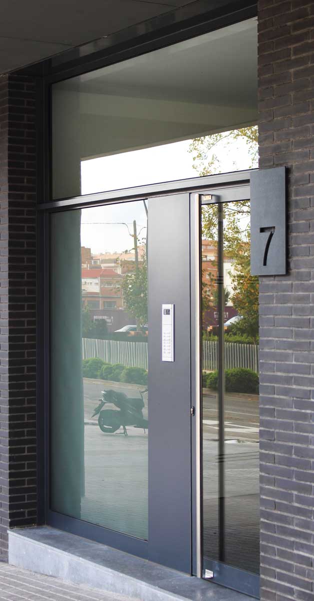 Tancaments D'alumini I Vidre Per A Promoció Residencial A Cornellà De Llobregat