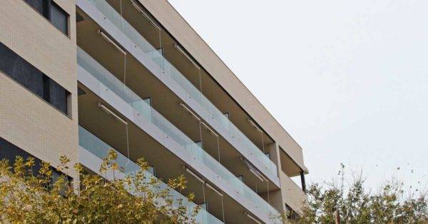 Cerramientos De Aluminio Y Vidrio Para Promoción Residencial En L'Hospitalet De Llobregat
