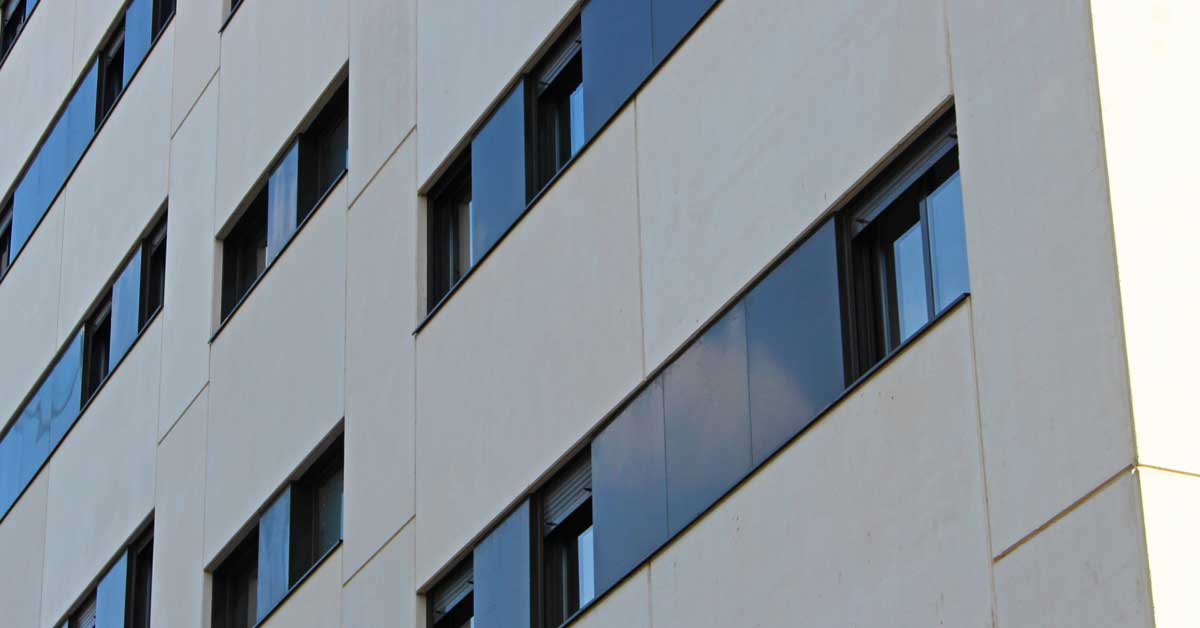 Tancaments Per A Edifici De 90 Habitatges A L'Hospitalet De Llobregat