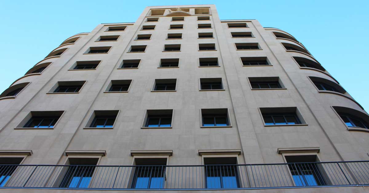 Cerramientos De Aluminio Y Vidrio Para Edificio Residencial En Barcelona