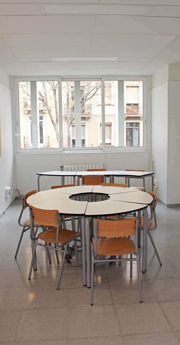 Tancaments Per Al Nou Centre D'educació Secundària De Barcelona.