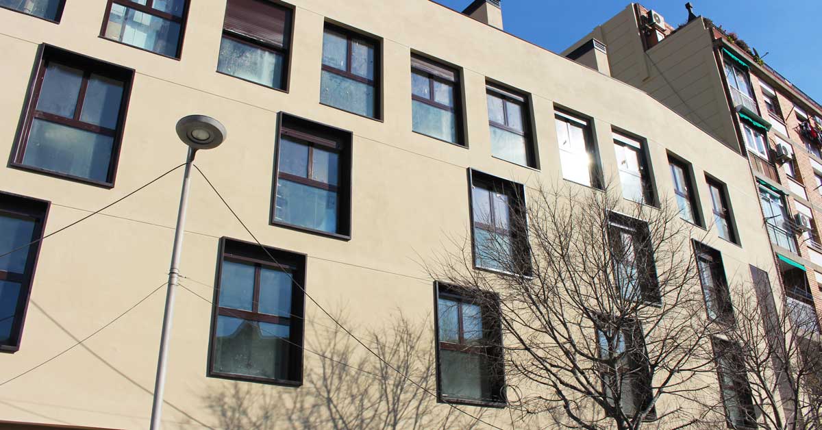 Tancaments d'alumini i vidre per a 24 habitatges de Sant Feliu de Llobregat