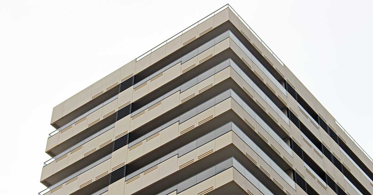 Cerramientos De Aluminio Y Vidrio En Promoción Residencial De Altas Prestaciones En Barcelona