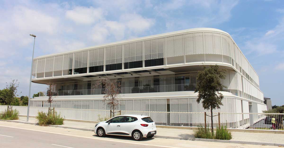 Development, Manufacture And Installation Of Facade, Second Metal Skin And Enclosures For The New Headquarters Of This High-end Cosmetics Company, In Cerdanyola Del Vallès
