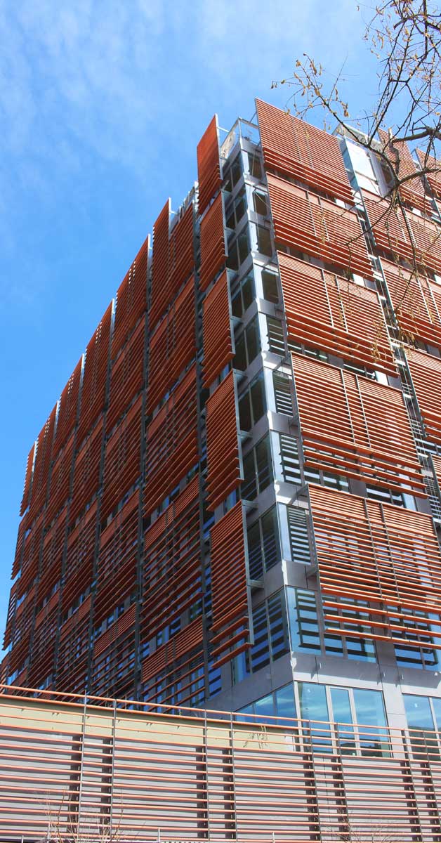 Development Of Façade Cladding, Aluminum And Glass Enclosures In A Residential Building In Barcelona.