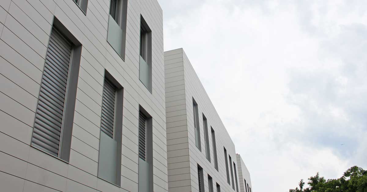 Tancaments D'alumini I Vidrieria Per A Conjunt D'apartaments De Nova Construcció A Sitges